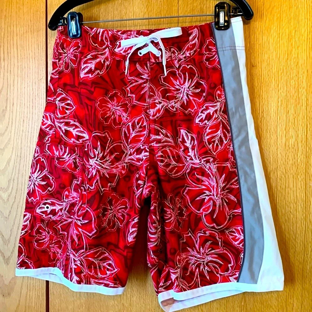 Urban pipeline men 30 x 10. 5 unlined board shorts cargo adj. tie waist EUC